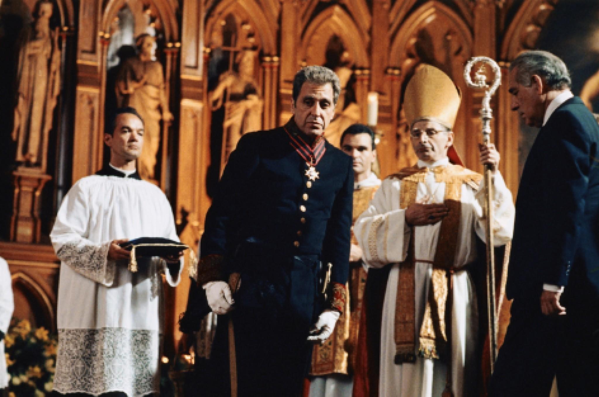 Папа 3 букв. Крестный отец 1990. Донал Доннелли крестный отец. Крестный отец 3.